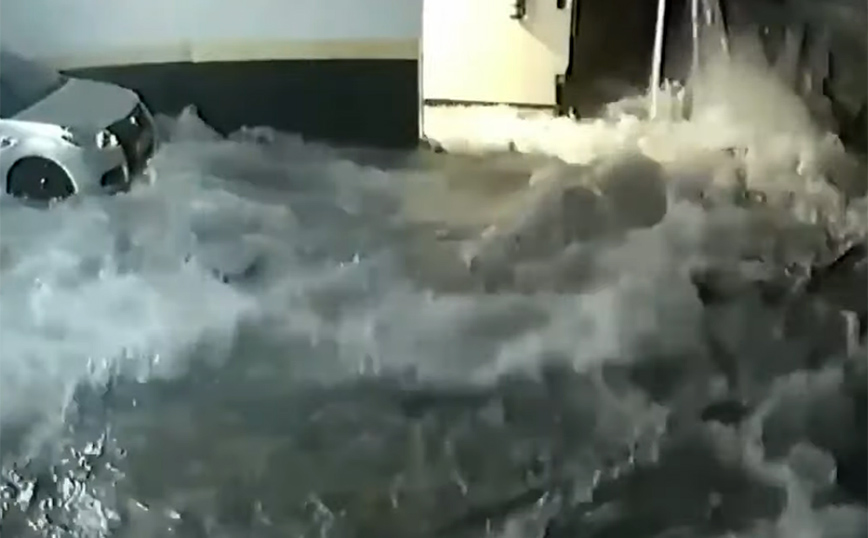Τρομακτικό βίντεο: Πισίνα καταρρέει γεμίζοντας νερό μέχρι και το υπόγειο γκαράζ πολυκατοικίας