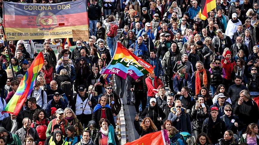 Γερμανία: Διαδήλωση κατά των μέτρων για την πανδημία στη Στουτγάρδη