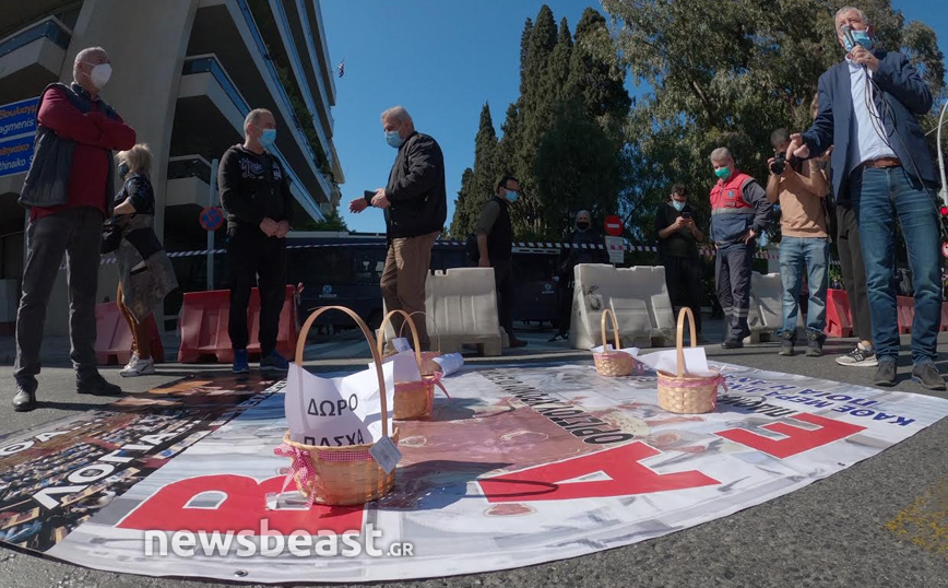 Με&#8230; αυγά και προβλήματα κυκλοφορίας στο κέντρο της Αθήνας η πορεία της ΠΟΕΔΗΝ