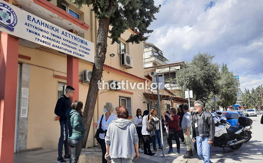 Μήνυση μητέρας σε διευθυντή επειδή δεν άφησε τον γιο της να μπει χωρίς self test στο σχολείο