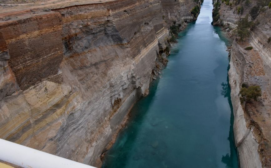 Αγώνας δρόμου για να τεθεί ξανά σε λειτουργία η Διώρυγα της Κορίνθου