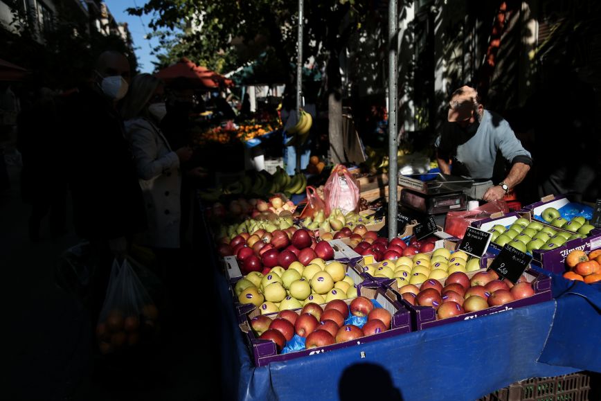 Ως πότε τα νοικοκυριά θα «καίγονται» από την ακρίβεια στα τρόφιμα;