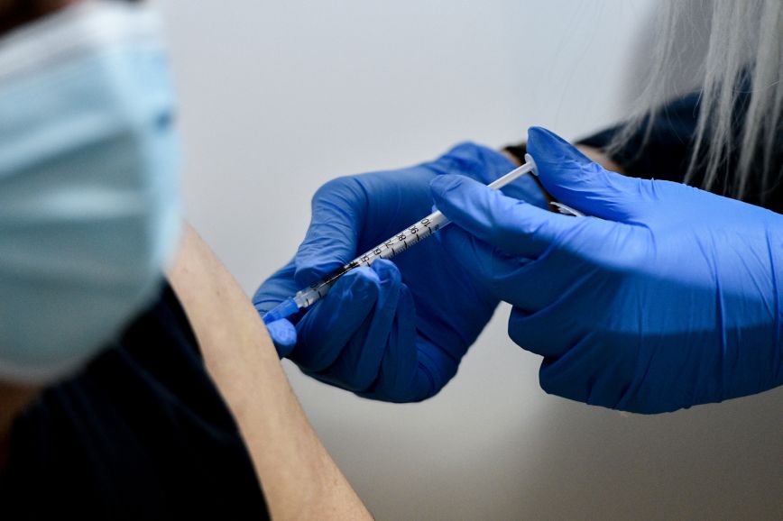 Κοντοζαμάνης: Ξεκινούν άμεσα οι κατ&#8217; οίκον εμβολιασμοί