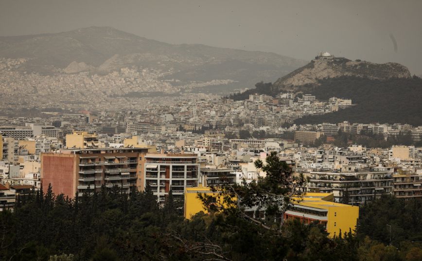 Καιρός: Σάββατο με βροχές, αφρικανική σκόνη κι άνοδο της θερμοκρασίας