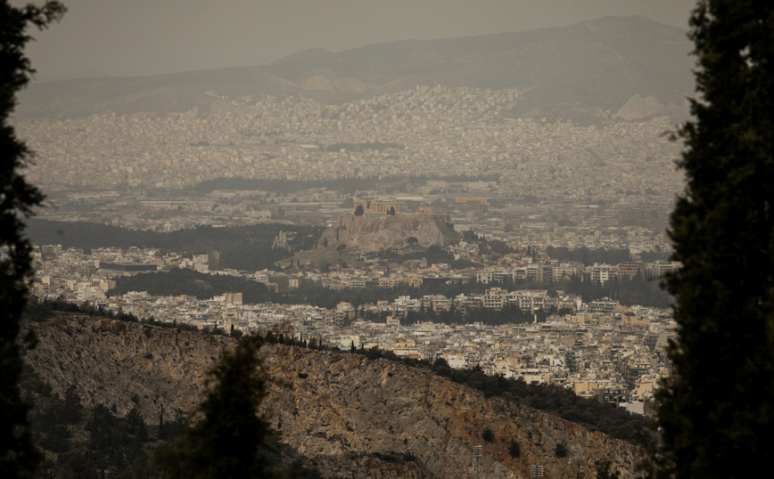 Καιρός: Παρασκευή με βροχές και αφρικανική σκόνη