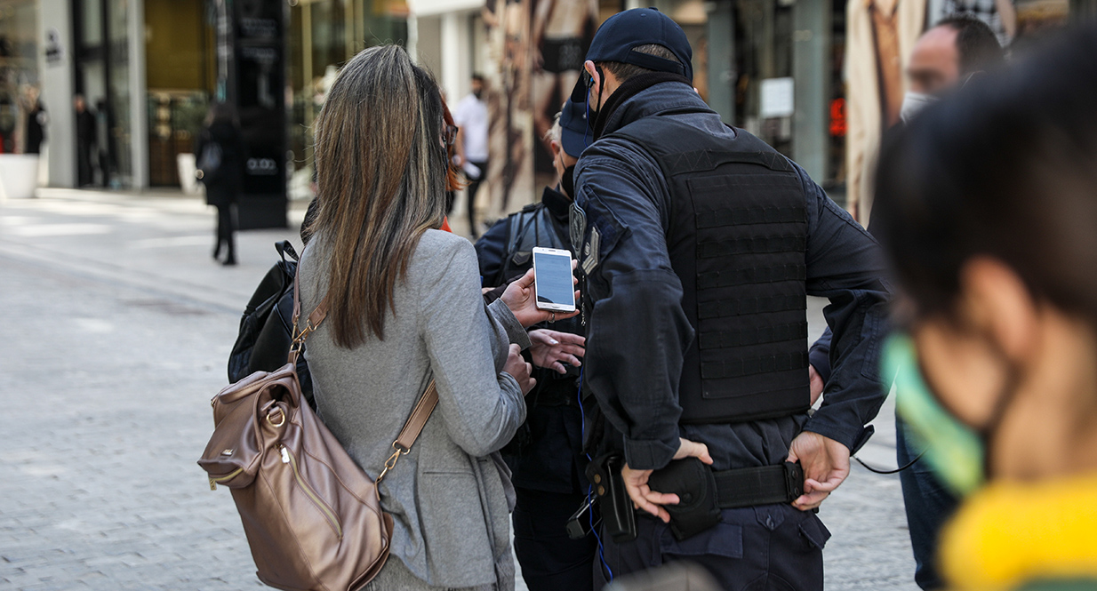 Συνεδριάζουν οι λοιμωξιολόγοι και έρχεται το τέλος για τα SMS στο 13033