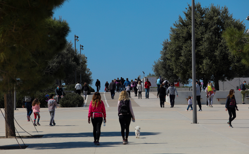 Παγώνη: Σχετική ανοσία προς τέλη Ιουνίου &#8211; Ανάσταση στις εκκλησίες αλλά έξω, μάσκα και καλοκαίρι