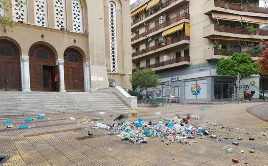 Σκουπιδότοποι οι πλατείες μετά τα κορονοπάρτι &#8211; Αγανακτισμένοι οι κάτοικοι