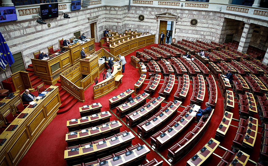 Συνεπιμέλεια: Πέρασε με 156 «ναι» το νομοσχέδιο &#8211; Καταψήφισαν Κεφαλογιάννη και Γιαννάκου