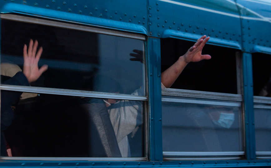 Σοκάρει ο ξυλοδαρμός 70χρονης σε λεωφορείο – «Κανείς δεν τη βοήθησε, ούτε ο οδηγός»