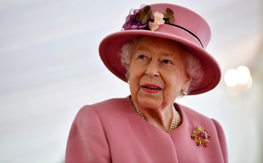 Η βασίλισσα Ελισάβετ ακύρωσε δημόσια εμφάνιση λόγω προβλήματος στην πλάτη της