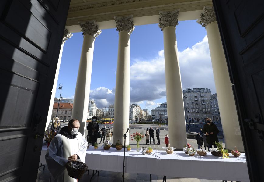 Με περιοριστικά μέτρα για τον κορονοϊό το Πάσχα των Καθολικών