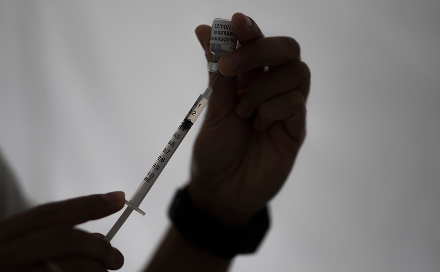 «Ναι» στη συζήτηση για τις πατέντες εμβολίων από την Κομισιόν αλλά με άρση των απαγορεύσεων στις εξαγωγές