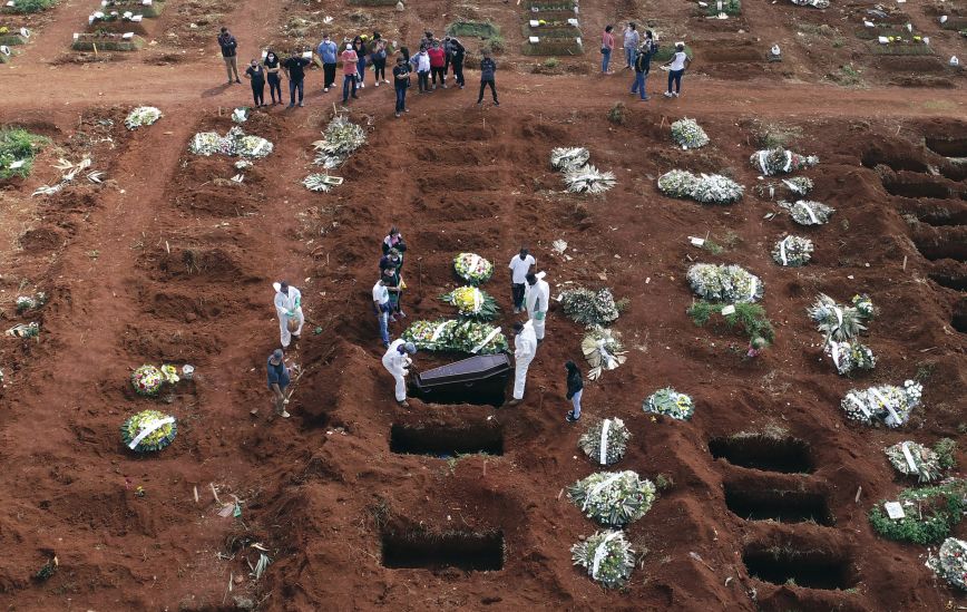 Ξεπεράστηκε το θλιβερό ορόσημο των 580.000 νεκρών από κορονοϊό στη Βραζιλία