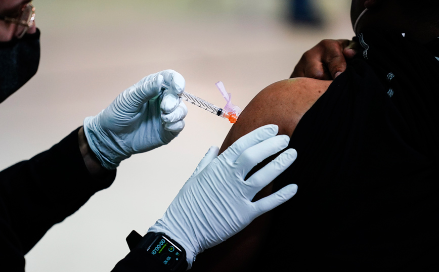 Η αργοπορία στην εκστρατεία εμβολιασμού χτυπάει το παγκόσμιο ΑΕΠ
