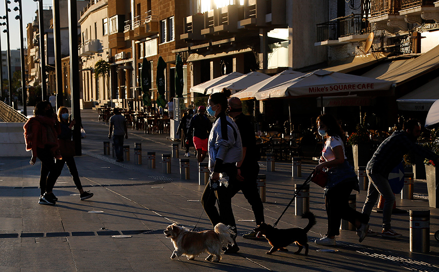 Μόνο με αρνητικό τεστ ή πρώτη δόση εμβολίου οι Κύπριοι σε καφέ και εστιατόρια