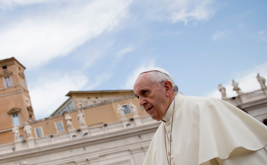 Πρόσφυγες από τη Λέσβο συνάντησε στη Ρώμη ο Πάπας Φραγκίσκος πριν το ταξίδι του στην Κύπρο