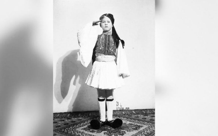 Συλλυπητήρια Σακελλαρόπουλου σε Ελισάβετ με μία φωτογραφία του Φίλιππου ντυμένο τσολιά