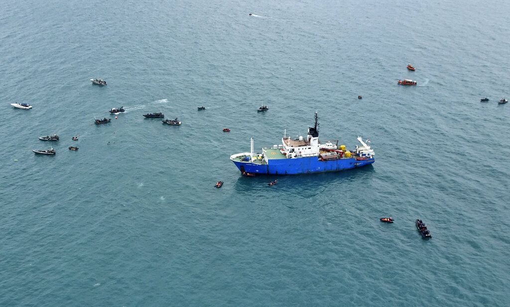 Ινδονησία: Αγνοούνται 17 μέλη αλιευτικού που συγκρούστηκε με φορτηγό πλοίο