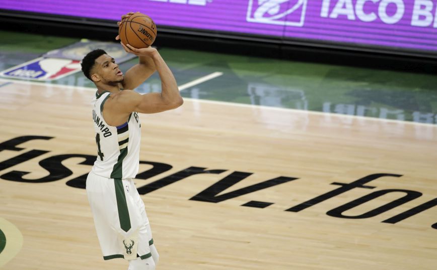 Χόρνετς – Μπακς 104-114: Η… παράσταση του Γιάννη Αντετοκούνμπο