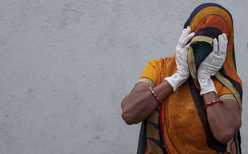 Τρομάζουν οι αριθμοί στην Ινδία: Έξι εκατομμύρια κρούσματα τον Απρίλιο, νέο ρεκόρ σχεδόν 361.000 σε μία ημέρα
