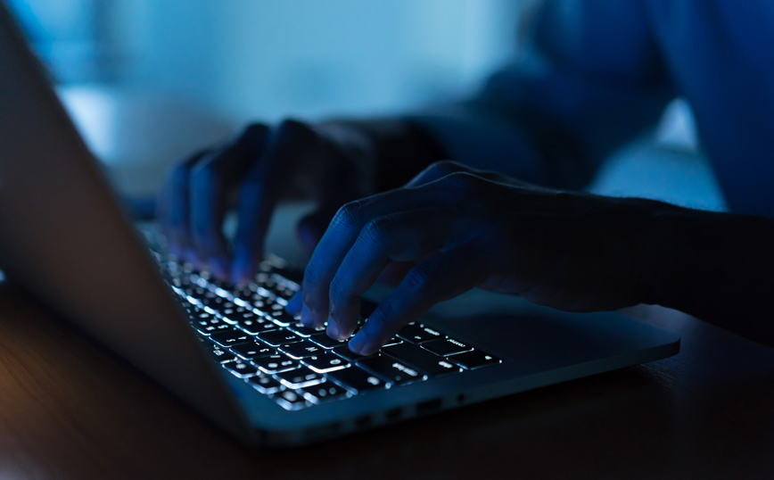 Υπόθεση – σύγχρονο θρίλερ: Έψαχνε στο darkweb κάποιον να ρίξει οξύ και να σπάσει την πλάτη της πρώην του
