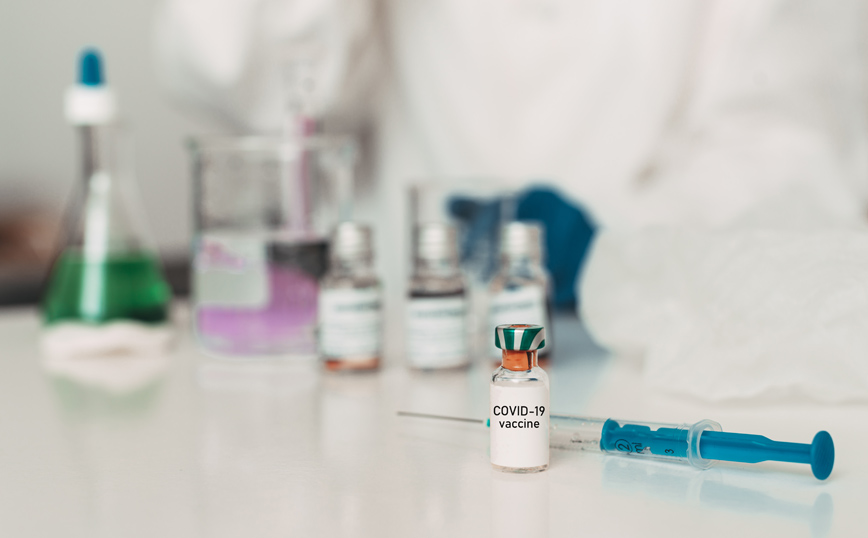 Οι παρενέργειες των εμβολίων Pfizer, Moderna και Johnson & Johnson: Γιατροί αναλύουν ποιες είναι