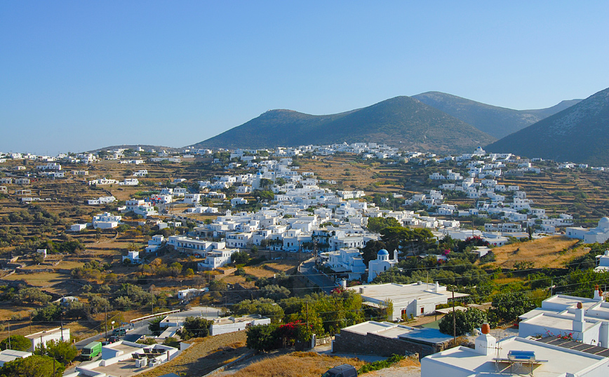 Ο οικισμός στη Σίφνο που μοιάζει με καρτ ποστάλ