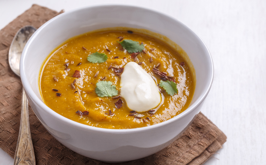 Πικάντικη σούπα βελουτέ με καρότο και φακές
