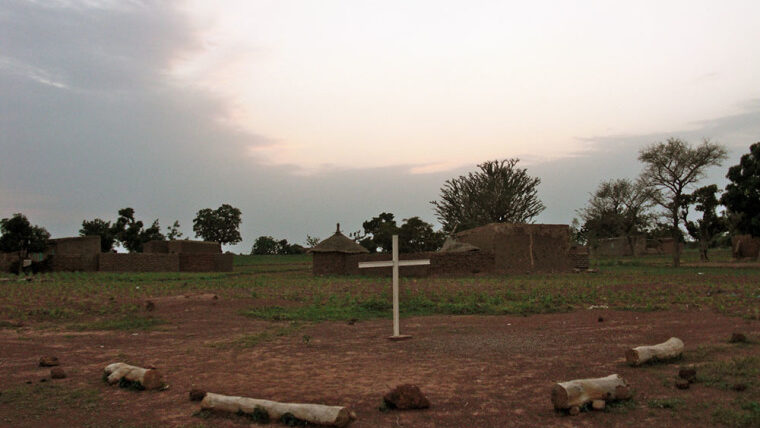 Δεκάδες νεκροί από επίθεση τζιχαντιστών σε χωριό στην Μπουρκίνα Φάσο