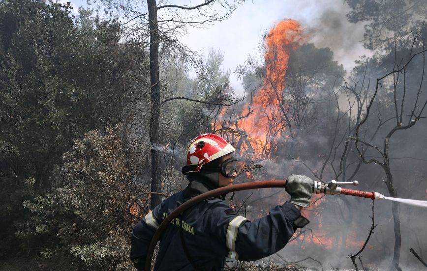 Φωτιά στο Σχίνο Κορινθίας: Εκκενώνονται τέσσερις ακόμη οικισμοί &#8211; Μήνυμα εκτάκτου ανάγκης από το 112