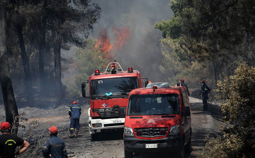 Φωτιά στο Σχίνο Κορινθίας: Σε ποιους δρόμους έχει διακοπεί η κυκλοφορία