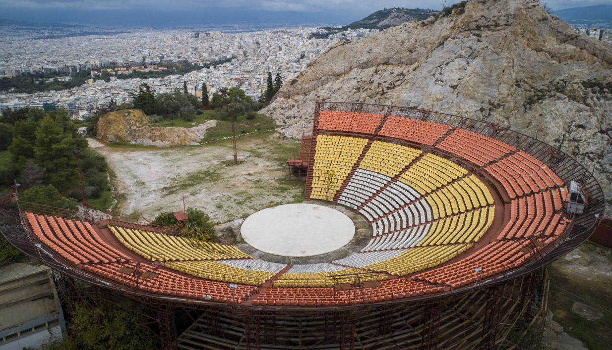 Ανοίγουν σήμερα τα θέατρα σε ανοιχτούς χώρους &#8211; Συνεδριάζει η επιτροπή για γυμναστήρια και καλεσμένους στις δεξιώσεις