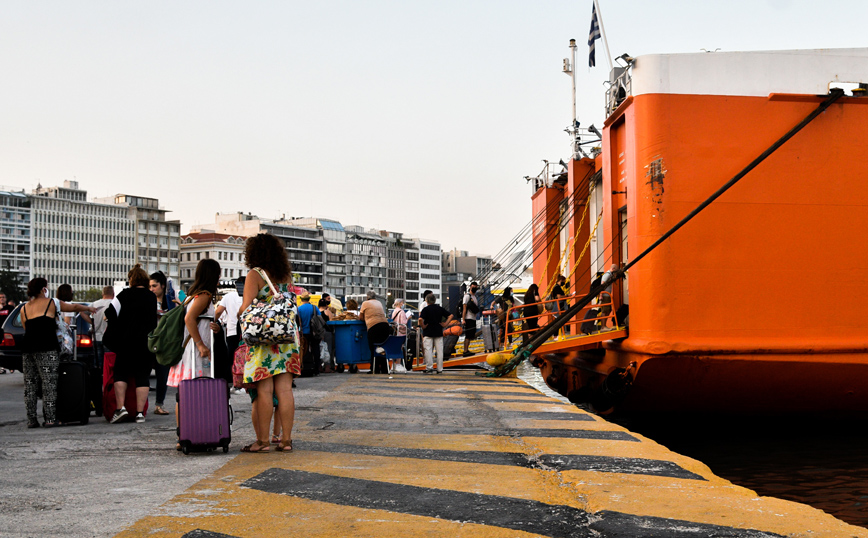 Αγώνας δρόμου για το τείχος ανοσίας &#8211; Έτσι θα ταξιδεύουμε στα νησιά από τις 15 Μαΐου