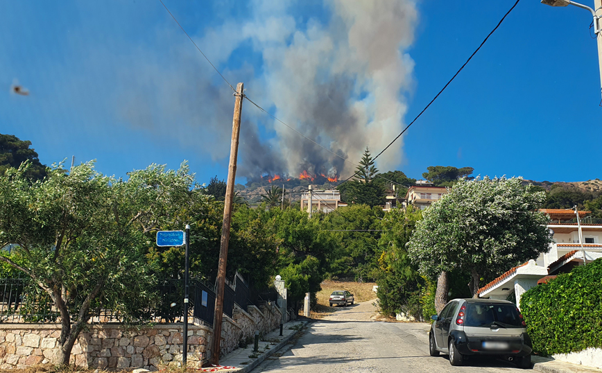 Φωτιά στην Αγία Μαρίνα Κορωπίου: Αποκαταστάθηκε η κυκλοφορία στην Αθηνών &#8211; Σουνίου