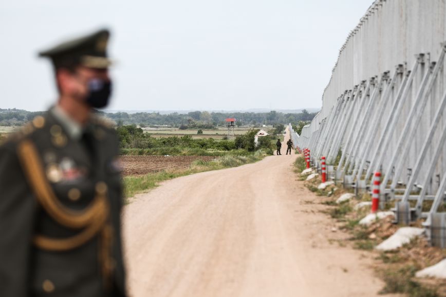 Η Ελλάδα μακραίνει τον φράχτη και κλείνει τα περάσματα στον Έβρο &#8211; Μηνύματα σε Άγκυρα και ΕΕ με τις αποφάσεις του ΚΥΣΕΑ