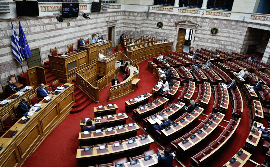 Συνεπιμέλεια: Οι εσωκομματικές αρρυθμίες, το αντάρτικο Γιαννάκου – Κεφαλογιάννη και τα πυρά της αντιπολίτευσης