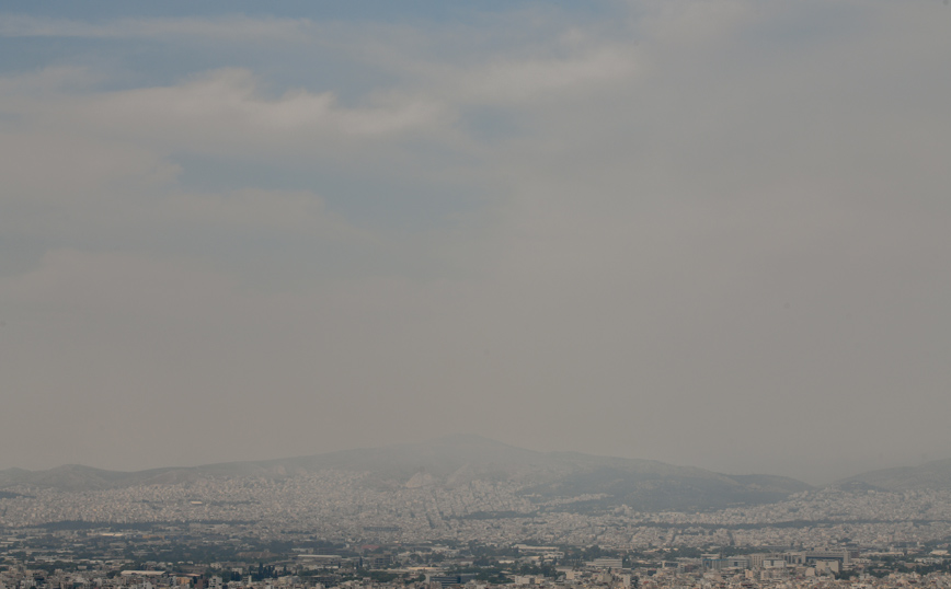 Μεγάλη φωτιά στον Σχίνο Κορινθίας: Ο καπνός έφτασε έως τις Κυκλάδες και την Ικαρία