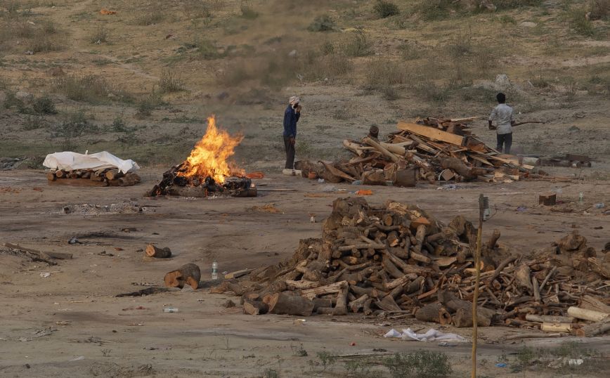 Σαρώνει την Ινδία ο κορονοϊός – Πάνω από 3.400 νεκροί το τελευταίο 24ωρο