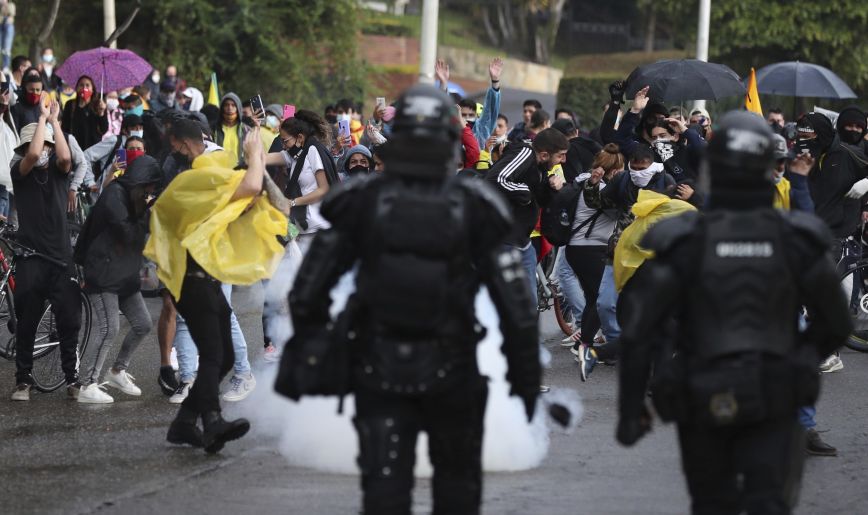 Κολομβία: Οι αιματηρές διαδηλώσεις έφεραν την απόσυρση του φορολογικού νομοσχεδίου