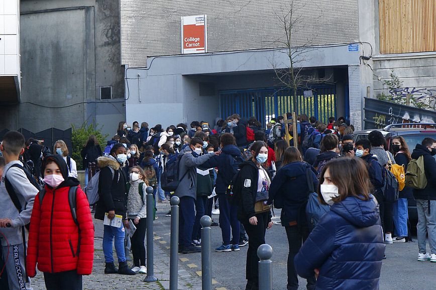 Άνοιξαν τα σχολεία στη Γαλλία, τελειώνουν οι περιορισμοί στις μετακινήσεις