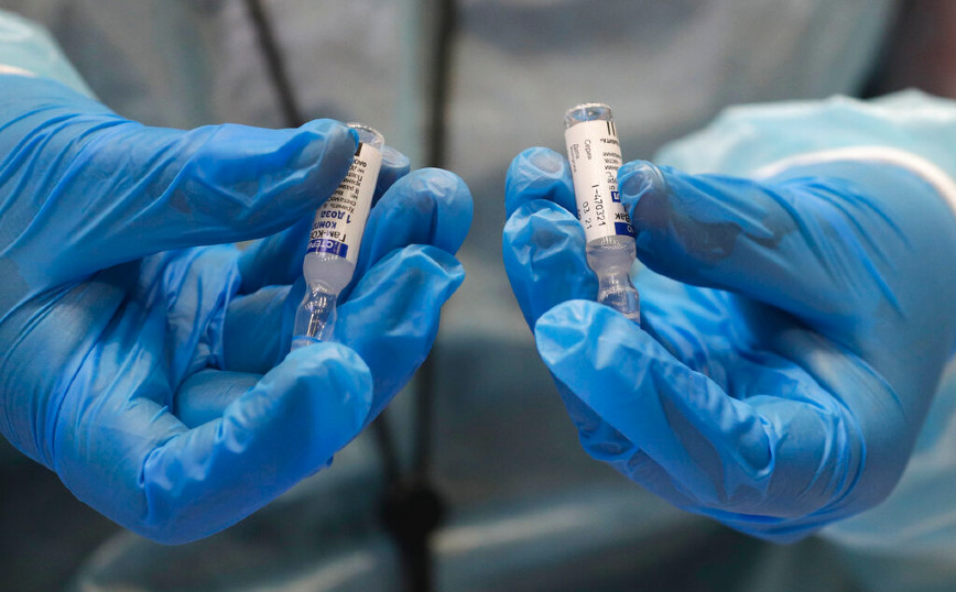 Κορονοϊός: «Η πανδημία θα τελειώσει μόνο αν γίνει υποχρεωτικός ο εμβολιασμός» λέει ο δημιουργός του εμβολίου Sputnik V
