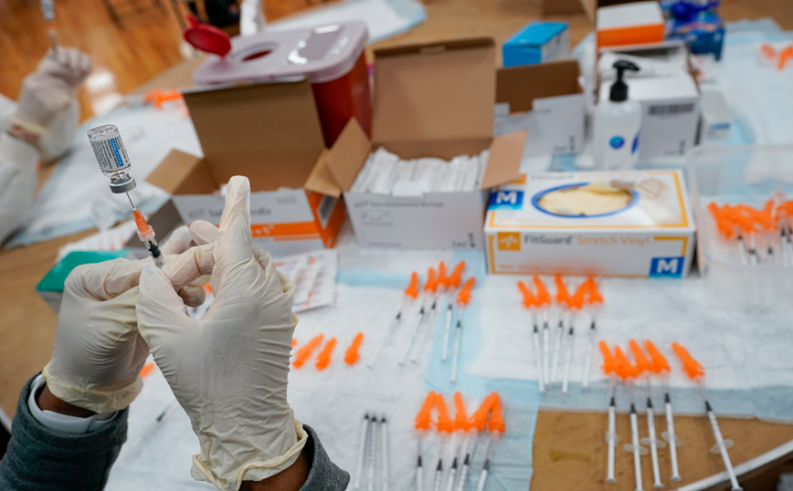 ΠΟΥ: Η πανδημία θα τελειώσει μόνο εάν εμβολιαστεί το 70% του παγκόσμιου πληθυσμού