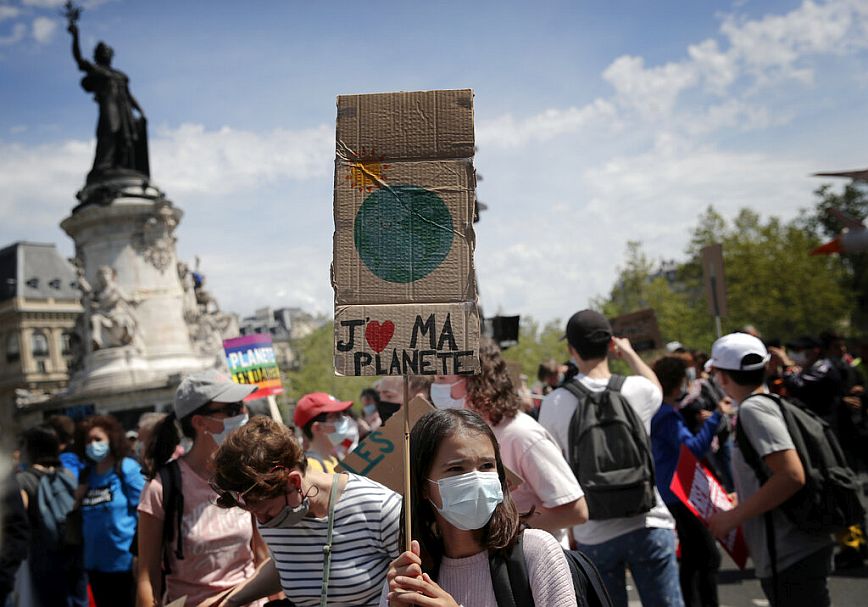 Γαλλία: Χιλιάδες διαδηλωτές στο Παρίσι ζητούν έναν πιο φιλόδοξο νόμο για το κλίμα
