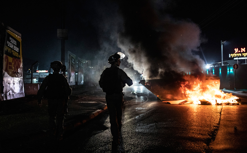 Σε διπλό μέτωπο το Ισραήλ: Κλιμακώνει τις φονικές επιδρομές στη Γάζα, ταραχές στο εσωτερικό του