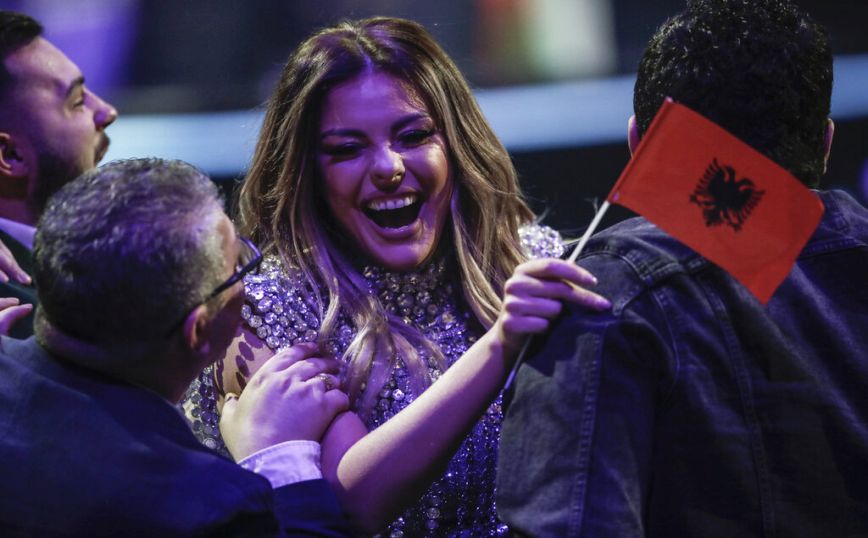 Eurovision 2021: Τι λέει η Αλβανίδα εκπρόσωπος μετά τον σάλο ότι έδειρε δύο Ελληνίδες