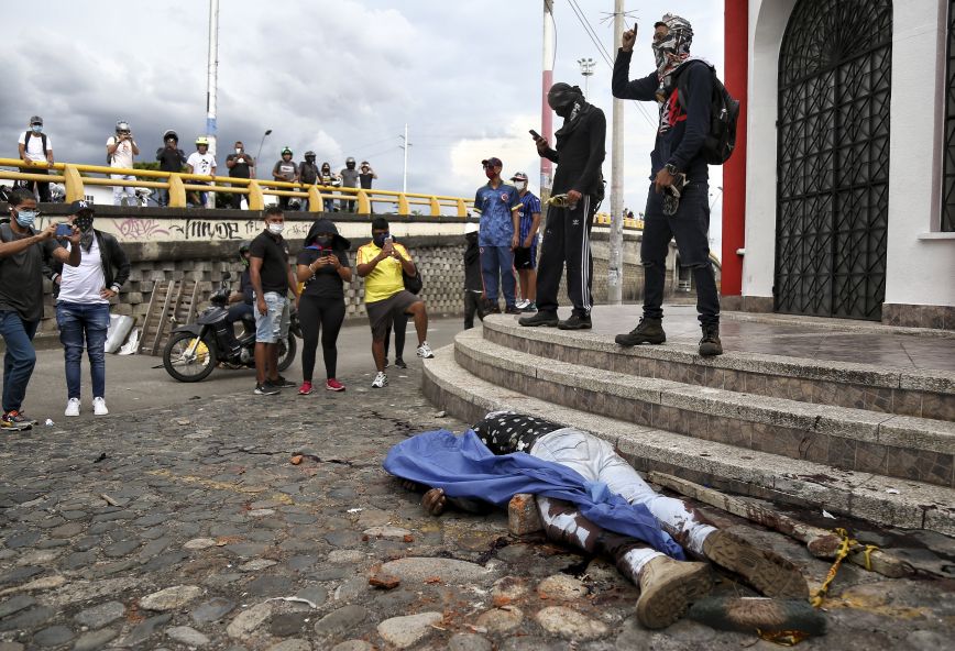 Μεγαλώνει η λίστα των νεκρών στην Κολομβία: 13 άνθρωποι σκοτώθηκαν σε αντικυβερνητικές διαδηλώσεις