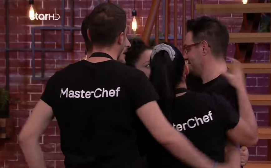 MasterChef: Συγκίνηση και γέλια στην αποχώρηση &#8211; Ο παίκτης που έφυγε λίγο πριν την τελική τετράδα