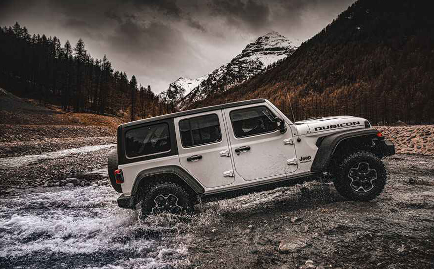 Jeep Wrangler 4xe: Το θρυλικό μοντέλο περνά στην εποχή της εξηλεκτρισμένης κίνησης