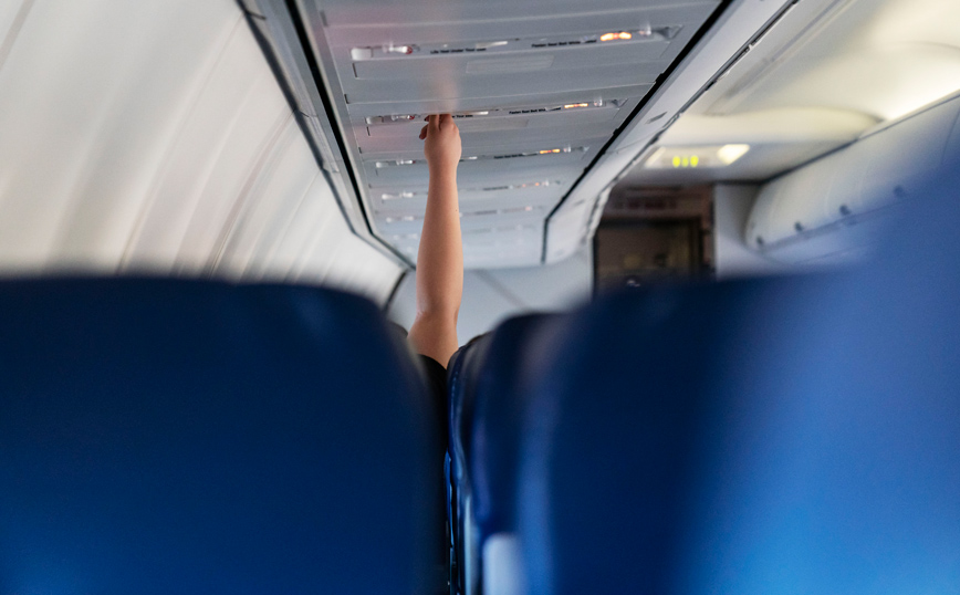 Πιλότος έβλεπε πορνό γυμνός εν ώρα πτήσης μπροστά στα μάτια γυναίκας συναδέλφου του